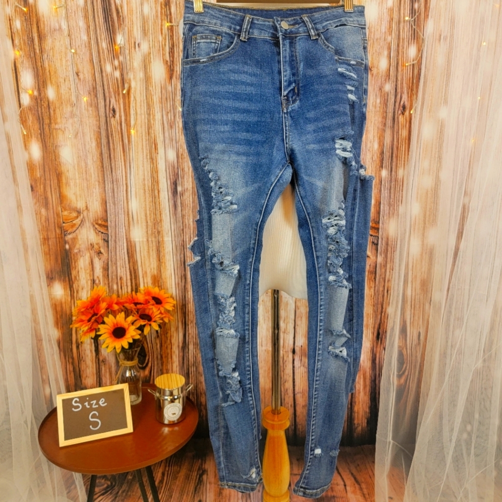 Heavily distressed high waist jeggings